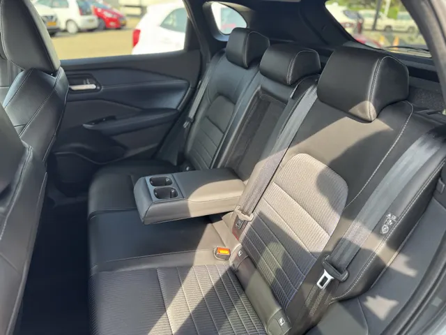 Nissan QASHQAI 1.3 MHEV Xtronic N-Connecta 1/2 leder