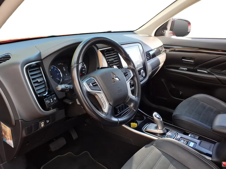 Mitsubishi Outlander 2.4 PHEV Pure Apple Carplay/Android Auto , electronic climate controle , cruise control , kunstlederen bekleding , lichtmetalen velgen 16' , voorstoelen verwarmd