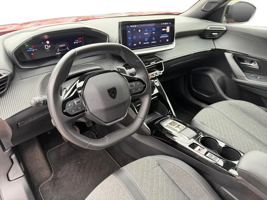 Peugeot 2008 1.2 PureTech 130 Allure | Automaat | Parkeersensoren voor en achter | Acteruitrijcamera | Apple carplay & Android auto | Cruise control | Navigatie | Trekhaak | Bovag garantie |