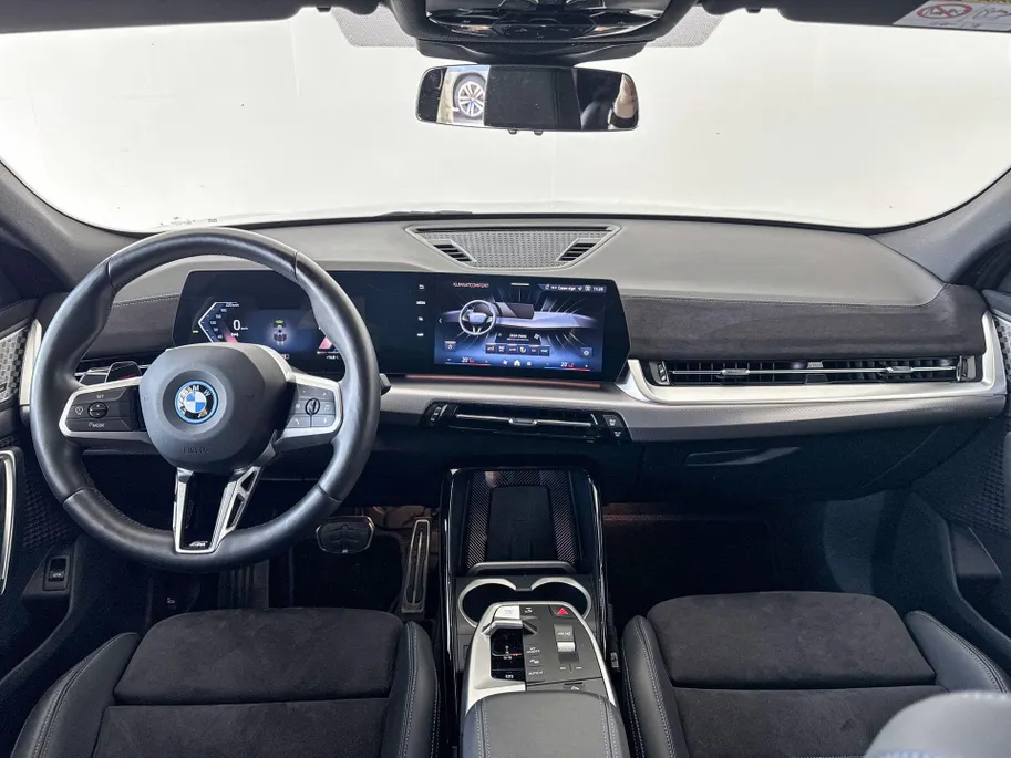 BMW iX2 eDrive20 67 kWh