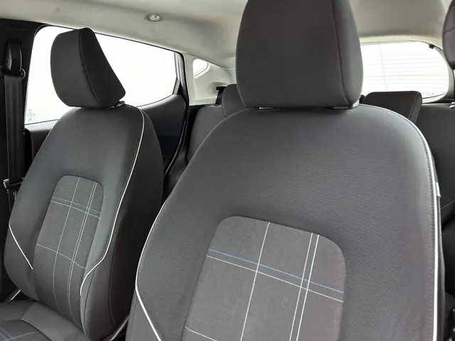 Ford Fiesta Trend 86PK | LM VELGEN | VERWARMDE VOORRUIT | PARK. SENSOREN