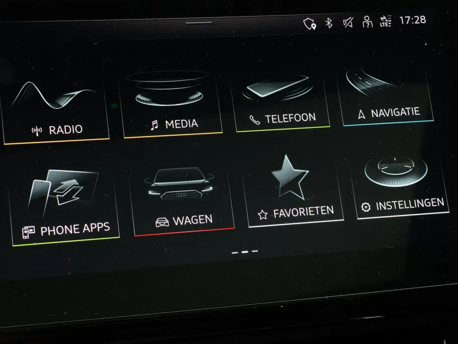 Audi e-tron 55 300kW/408PK S Line 95Kwh · SOH 94,6% · Panoramadak · Leder/Alcantara · 360°Camera + Parkeersensoren · Stoelverwarming ·