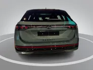 Volkswagen Passat Variant R-Line Edition 1.5 eHybrid 204 PK 6 DSG · Draadloze telefoonlader · Achteruitrijcamera · Sfeerverlichting · Black Style Pakket · Trekhaak inklapbaar, met elektrische ontgrendeling, incl. aanhangwagenmanoeuvreerhulp 'Trailer Assist' ·