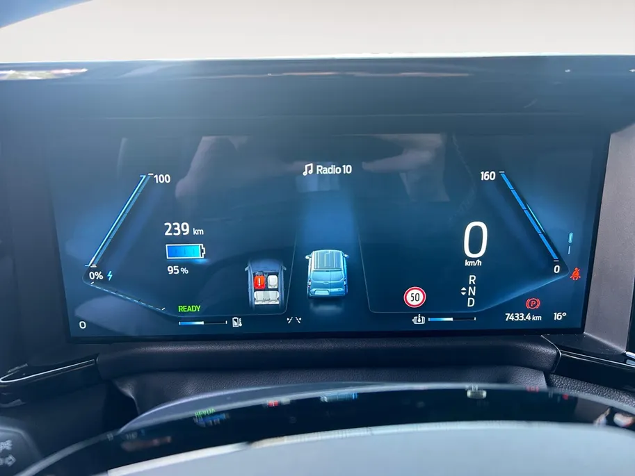 Ford E-Transit Courier Limited 44 kWh |Trehaak| Camera| Apple Carplay/Android Auto| stuurwiel verwarmd| 12 maanden Bovag Garantie|