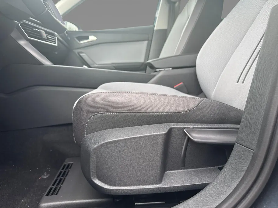 SEAT Leon Sportstourer Style Business Intense 1.5 eTSI 115 PK Station | Matrix verlichting | Metallic Lak | Herwaardering!!