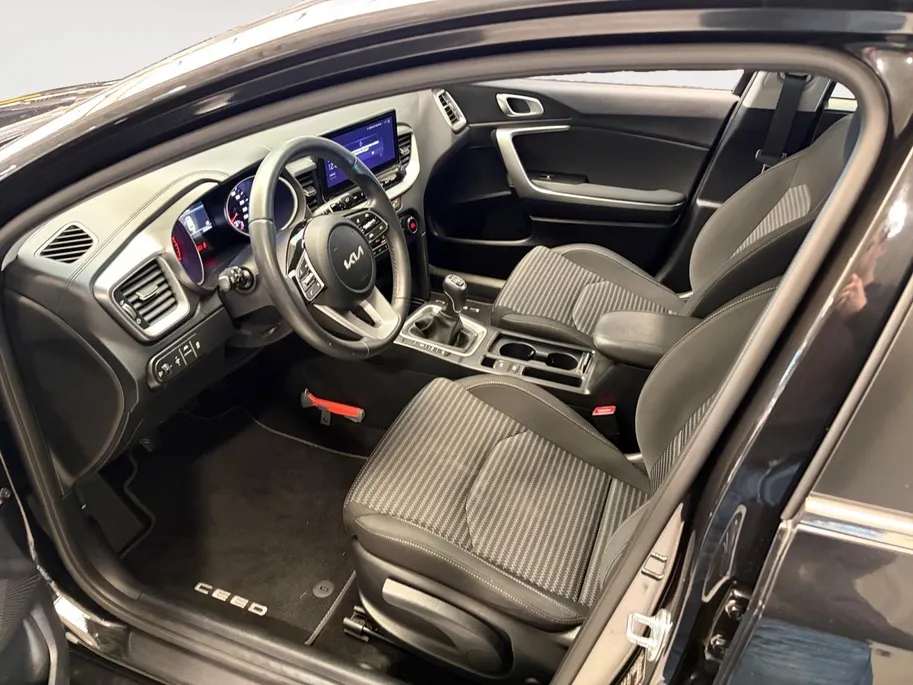 Kia Ceed Sportswagon 1.0 T-GDi DynamicLine | All-season banden | BTW-auto | Achteruitrijcamera | Parkeersensoren voor- en achter | Navi | Apple/Android Carplay | Cruise control | Climate control