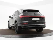Audi e-tron 55 quattro S edition 95 kWh 408pk SOH 95,1 % · Panoramadak · Camera · Luchtvering · Elek. Stoelen + Geheugen · Afneembare Trekhaak · Matrix LED · Keyless ·