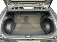 Kia EV4 Hatchback GT-PlusLine 81.4 kWh | Schuif/kanteldak | Lederen bekleding | 360 Graden camera | Head up display | Elektrische achterklep | Elektrische stoel verstelling met geheugen | Stoel verwarming + ventilatie voor | Dodehoek camera | Draadloze oplader | 
