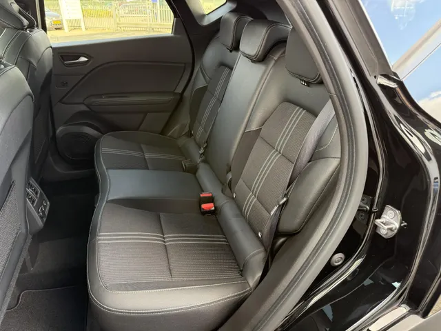 Renault Captur 1.6 E-Tech full hybrid 145 E-Tech engineered | NL Auto | Groot Navi scherm | Dode hoek detectie | LM 18 inch | Trekhaak | Luxe uitvoering