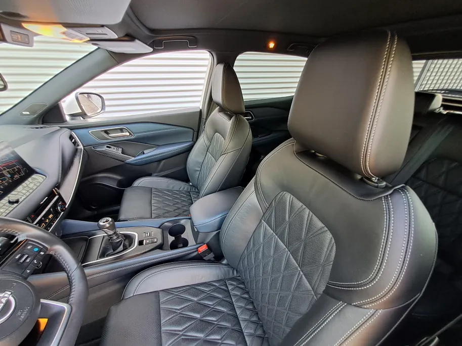 Nissan QASHQAI 1.3 MHEV Tekna Plus | Leer | Voorstoelen verwarmd | 360 Camera | Navigatie | 20'' LM | Stoel Massage | Luxe Lederen Bekleding | Dode Hoek Detectie | Apple Carplay/Android Auto