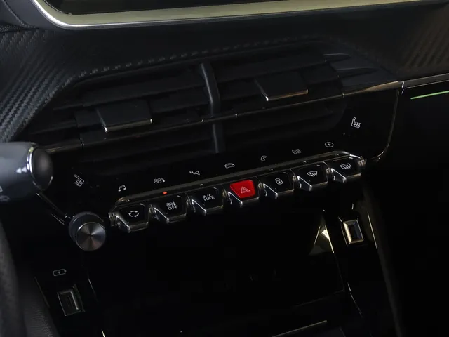 Peugeot e-208 EV GT 50 kWh