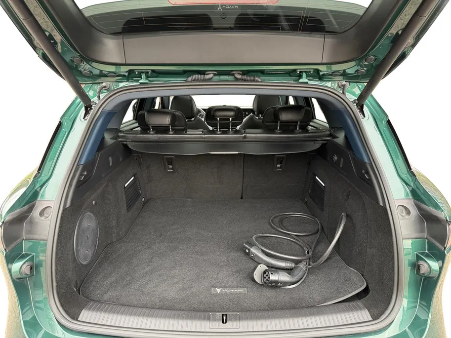 Voyah Free Flagship Edition 4WD 106 kWh | Full Option | 500 km rijbereik | Luchtvering | Stoelkoeling, -verwarming en -massage | Blackline exterieur & interieur |