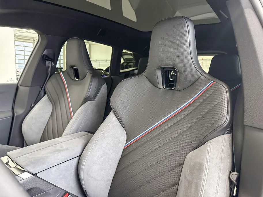 BMW iX xDrive M70