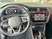 Volkswagen Tiguan 1.4 TSI 245pk DSG eHybrid R-Line Business · Camera · Stuur- & Stoelverwarming · Dodehoeksensor · Parkeer Assistent · Elek. Achterklep · 19'Velgen ·