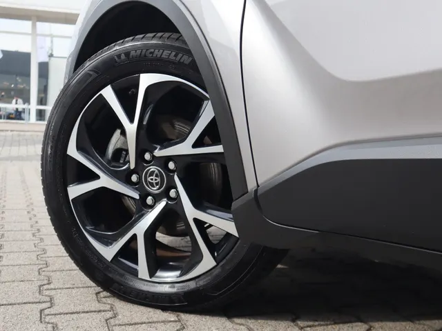 Toyota C-HR 2.0 Hybrid First Edition Trekhaak | Blindspot | Stuur en stoelverwarming
