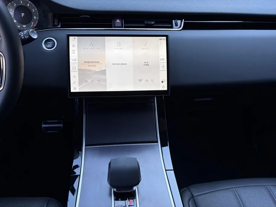 Land Rover Range Rover Evoque 1.5 P270e PHEV AWD SE Dynamic Edition | Black Pack | Keramische coating | Panoramadak | Meridian audio-installatie | Elektrisch verstelbare stoelen incl. geheugenfunctie | 3D camera | Apple/Android Carplay | Elektrisch verstelbare achterklep | Stoelverwar