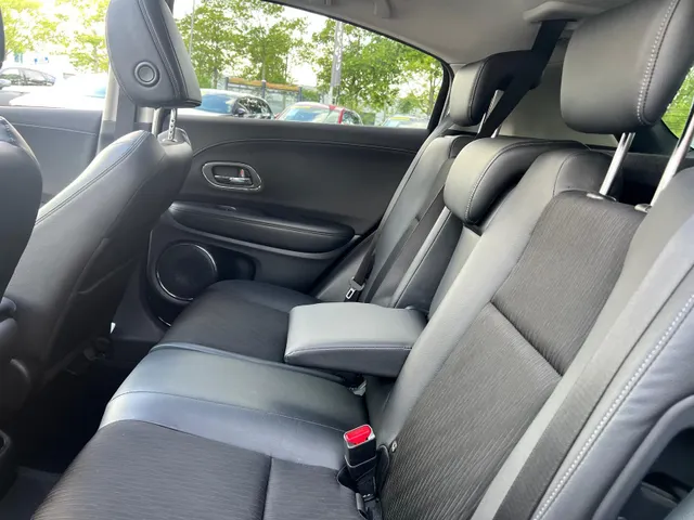 Honda HR-V 1.5 i-VTEC Executive AUTOMAAT | PANORAMADAK | CAMERA | PARKEER SENSOREN V+A | NAVIGATIE | HALF LEDER | NED. AUTO |