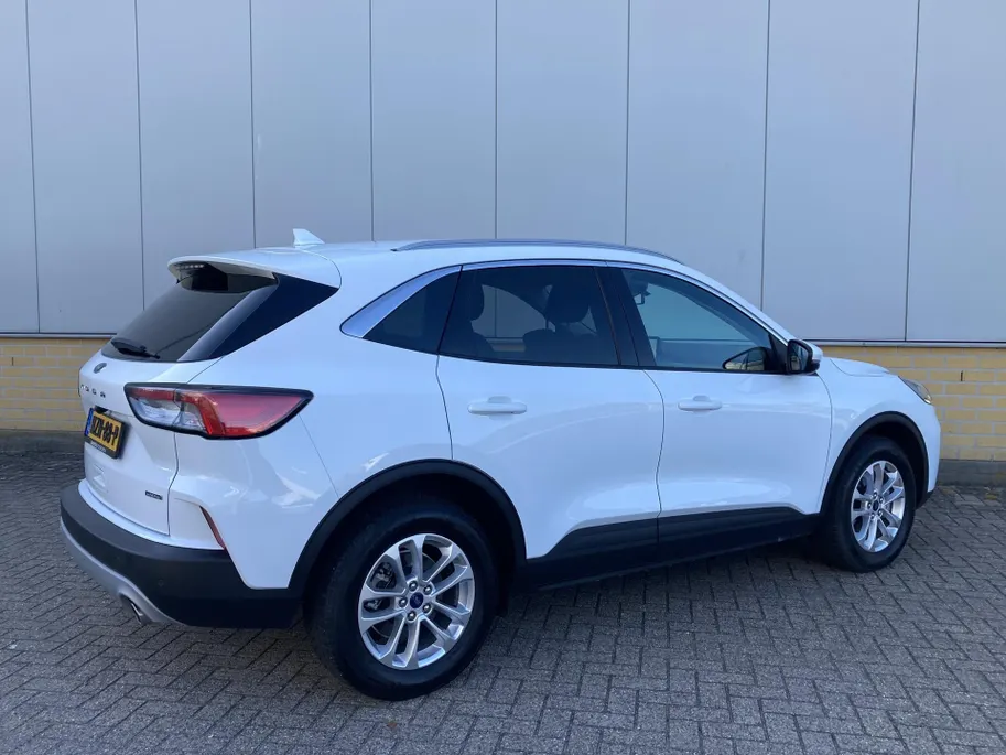 Ford Kuga 2.5 PHEV 225 pk Titanium Navigatie-Draadloos opladen-achteruitrijcamera-parkeersensoren