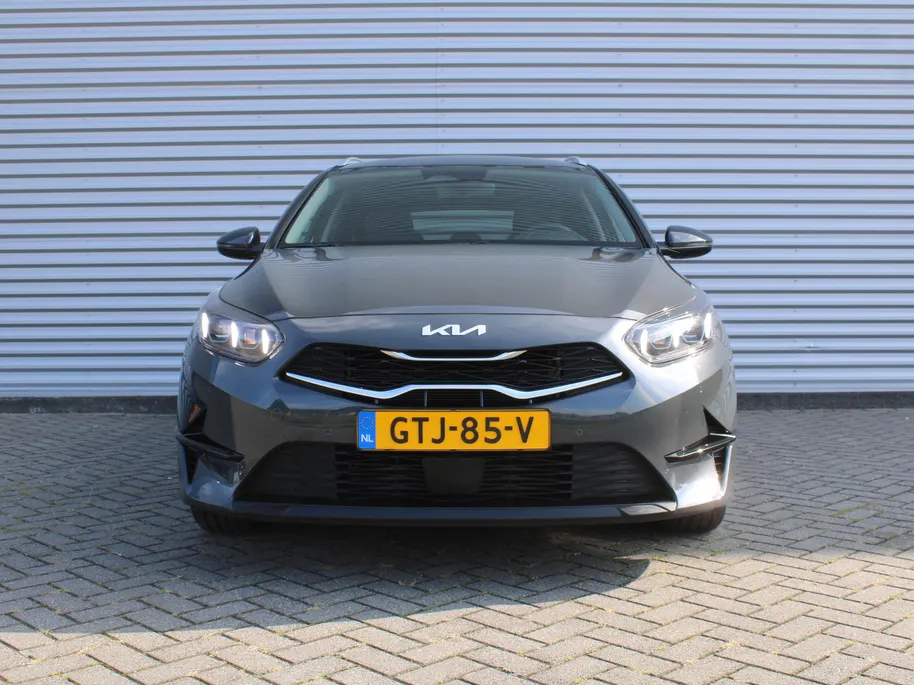 Kia Ceed Sportswagon 1.5 T-GDi DynamicPlusLine | Stoel- & stuurverwarming | Camera | Clima | Cruise adapt. | LED | Navi | Elek. achterklep | 16' LM |