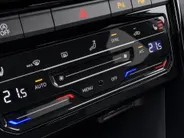 Volkswagen T-Roc 1.5eTsi/150PK DSG R-Line Black Style · Panoramadak · Camera + Parkeersensoren · Apple/Android Car Play · Garantie t/m 18-06-2027