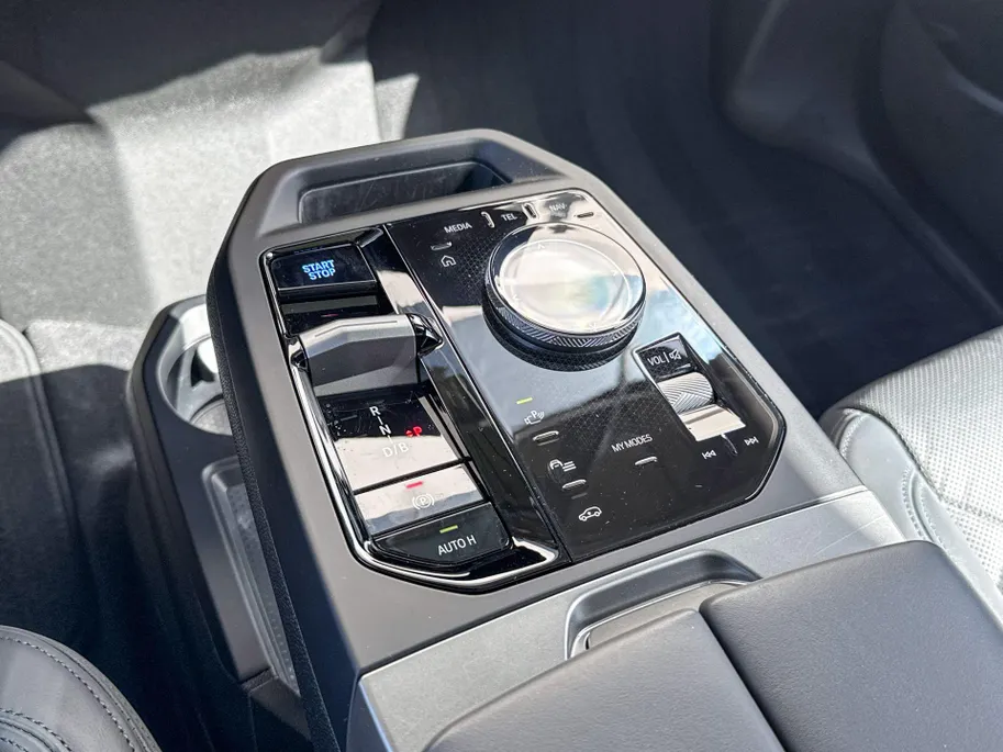 BMW iX xDrive60