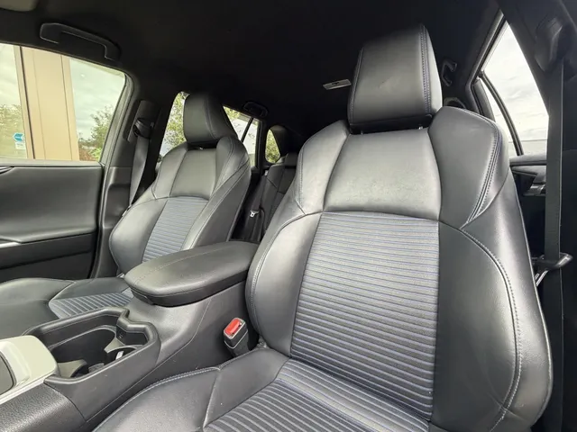 Toyota RAV4 2.5 Hybrid Bi-Tone | Stoel & stuurverwarming | Keyless