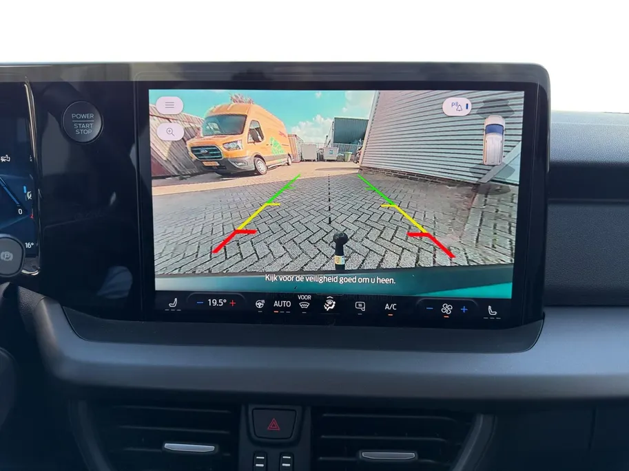 Ford E-Transit Cour. Limited 44 kWh | 1e eigenaar | Automaat | Trekhaak | Adapt. Cruise control | BLIS | Winter pack | Parkeersensoren voor en achter | Achteruitrijcamera | Navigatie | Apple carplay & Android auto | Fabrieksgarantie |