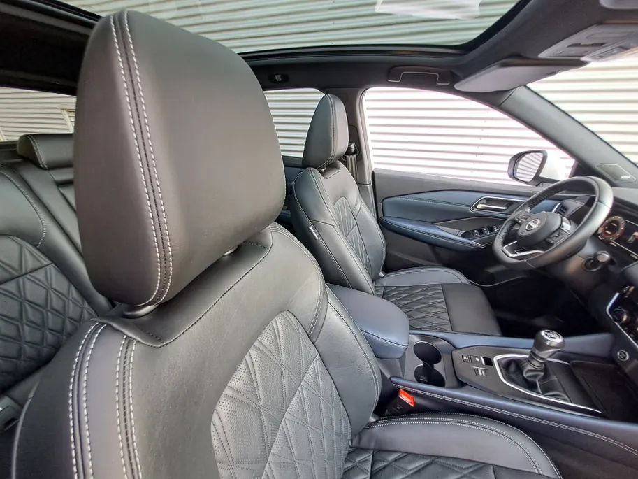 Nissan QASHQAI 1.3 MHEV Tekna Plus | Leer | Voorstoelen verwarmd | 360 Camera | Navigatie | 20'' LM | Stoel Massage | Luxe Lederen Bekleding | Dode Hoek Detectie | Apple Carplay/Android Auto