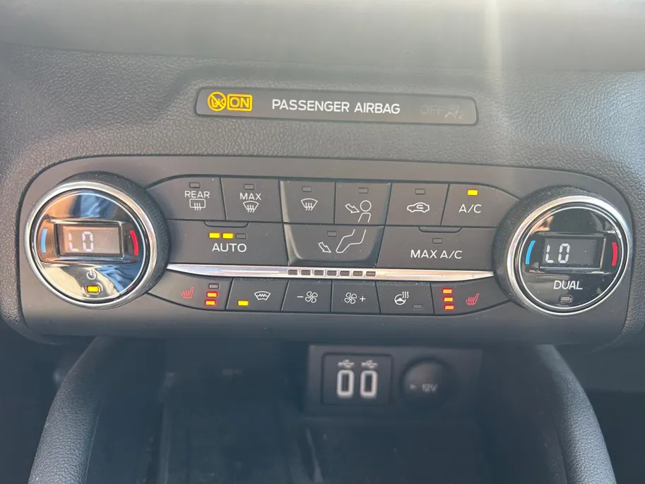 Ford Kuga 1.5 EcoBoost Titanium |trekhaak elektrisch uitklapbaar| 1800 KG TREKGEWICHT| WINTERPACK| 12 MAANDEN BOVAG GARANTIE/