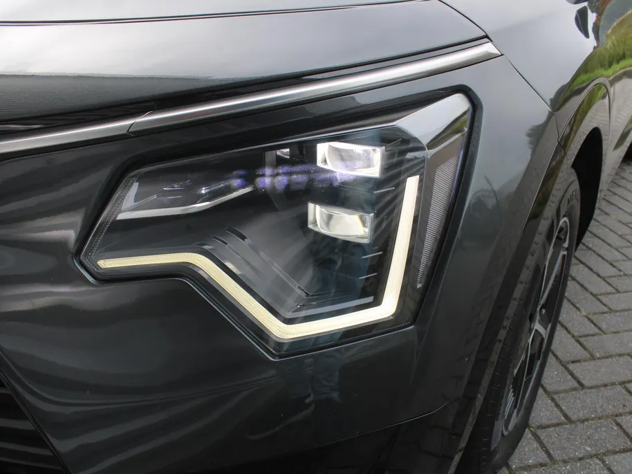 Kia Niro 1.6 GDi Hybrid DynamicPlusLine | Trekhaak | BTW Auto | Schuifdak | Stuur-/stoelverwarming | Cruise adapt. | Camera | Clima | Leer | HUD | LED | 16' LM |