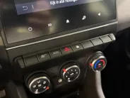 Renault Clio 90PK TCe GPF Evolution | DEMO | Navi | Camera | Apple CarPlay/Android Auto | Parkeersensoren | Airco | Licht & Regen Sensor | Cruise Control | Full LED | Digital Cockpit |