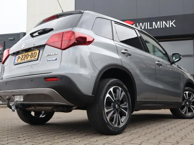 Suzuki Vitara 1.4 BoosterJet Hybrid Style Trekhaak | Adaptive Cruise | Two tone