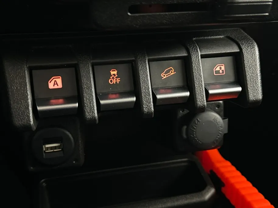 Suzuki Jimny 1.5 Professional Allgrip | 4 x 4 | L.M. Velgen | Cruise Control