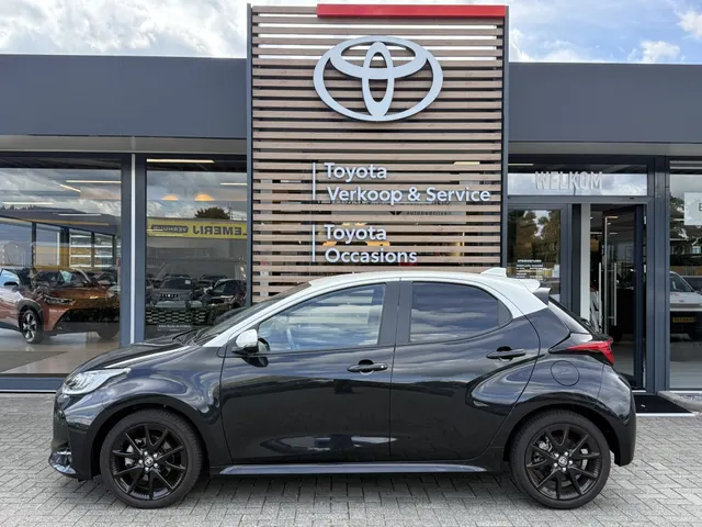 Toyota Yaris 1.5 Hybrid Executive Bi-Tone | PDC V+A | HUD
