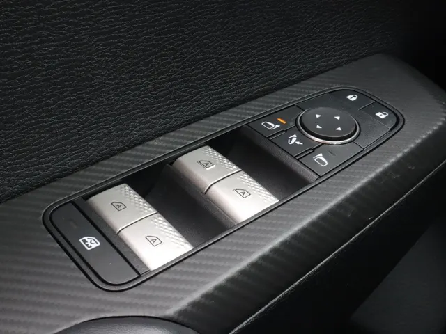 Mitsubishi Outlander 2.4 PHEV First Edition Trekhaak | All Seasonbanden