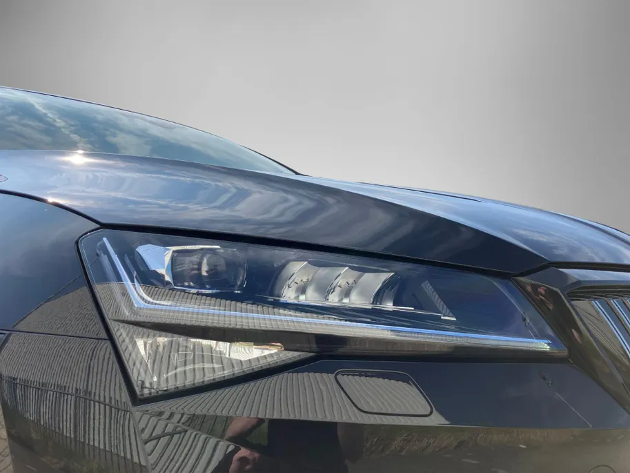 Škoda Superb Combi 1.4TSI 160kW/218PK iV Business Edition Plus · Navigatie · Apple/Android Car Play · Camera + Parkeersensoren · Garantie t/m 27-03-2028 of 60000km.