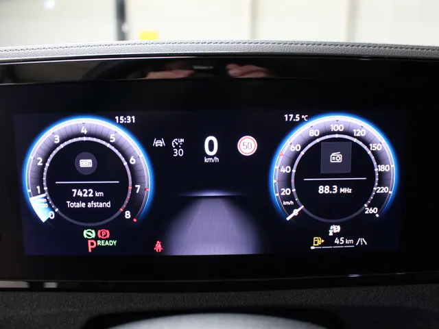 Volkswagen Tiguan 1.5 eTSI Automaat Navigatie | Trekhaak | Stoelverwarming | Lichtmetalen velgen