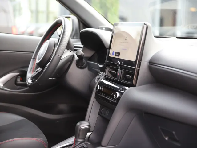 Toyota Yaris Cross 1.5 Hybrid 130 GR SPORT | HEAD-UP | JBL-AUDIO | 18'' LM-VELGEN |PARK-SENSOREN | BLIND SPOT
