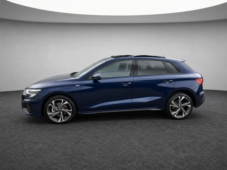 Audi A3 Sportback 40 TFSIe 150kW/204PK S Line · Panoramadak · Leder · Camera · Apple/Android Car Play · Drive select