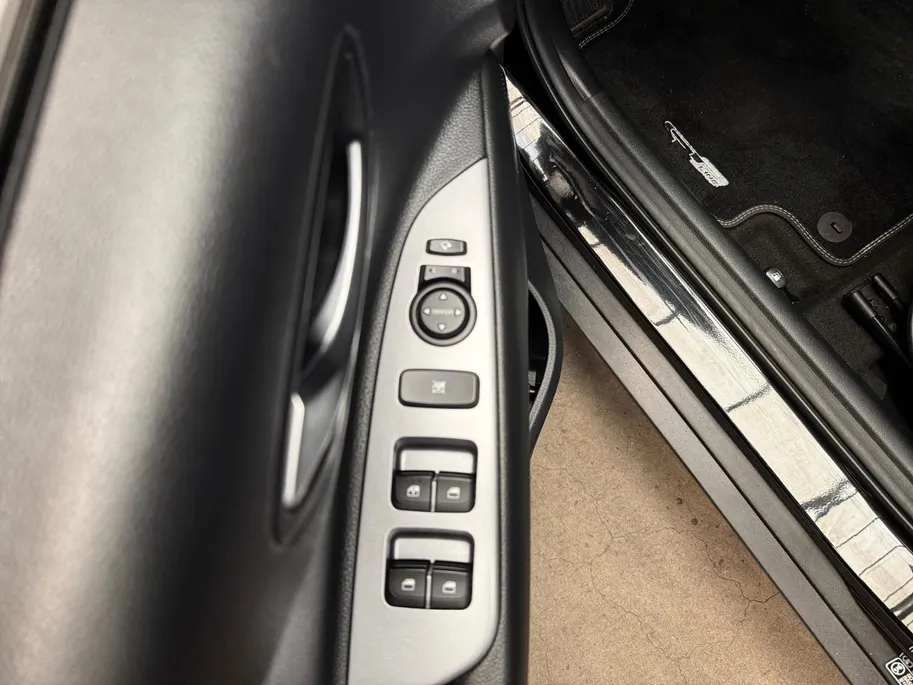 Kia Stonic 1.0 T-GDi MHEV GT-PlusLine Meest luxe uitvoering | 1e Eigenaar | Panorama dak | Dealer onderhouden | Cruise Control Adaptief | Carplay | Metallic lak | Fabrieksgarantie t/m 10-5-2030 + 3x 1 jaar* | NAP