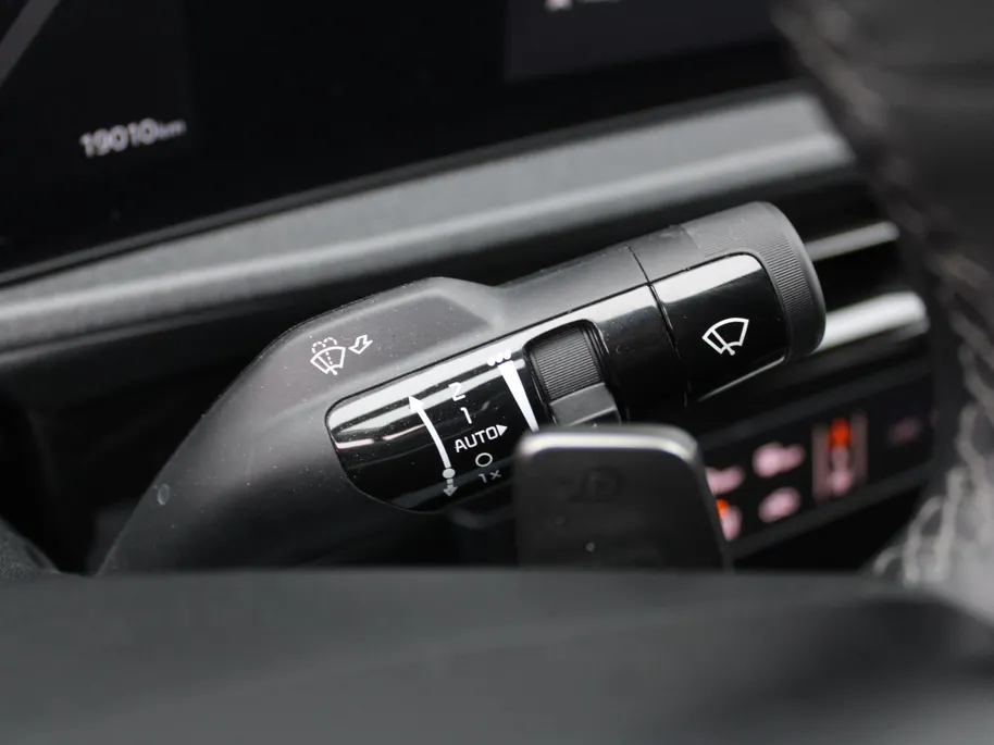 Kia EV6 Light Edition 63 kWh | Stuur-/stoelverwarming | Camera | 19' LM | LED | Adap. Cruise | Clima | Draadloze telefoonlader | 17% bijtelling |