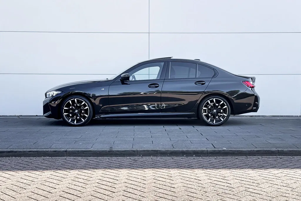 BMW 3 Serie Sedan 318i M-Sport