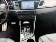 Kia Niro 1.6 GDi Hybrid ExecutiveLine | Trekhaak | Stoel verwarming en koeling | Lederen bekleding | Navigatie | Dodehoek detectie | Apple Carplay / Android Auto | Verbruik 1 op 20!
