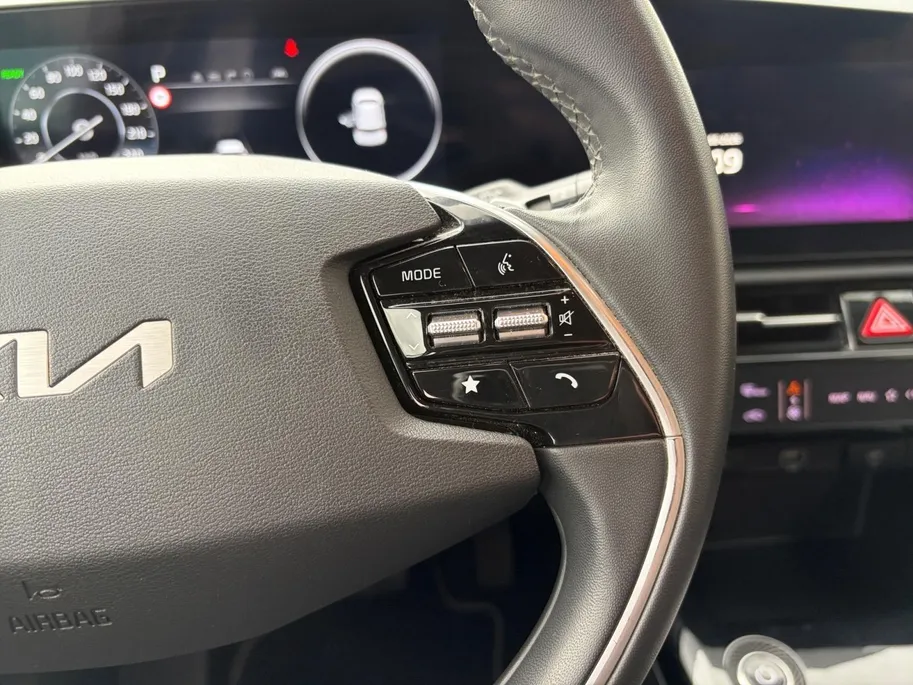 Kia Niro EV DynamicLine 64.8 kWh |*1E EIGENAAR | TREKHAAK | *LAGE KM- STAND | VOLLEDIG DEALER ONDERH. | APPLE CARPLAY/ ANDROID AUTO | CAMERA | NAVI | ADAPT. CRUISE | NETTE AUTO |