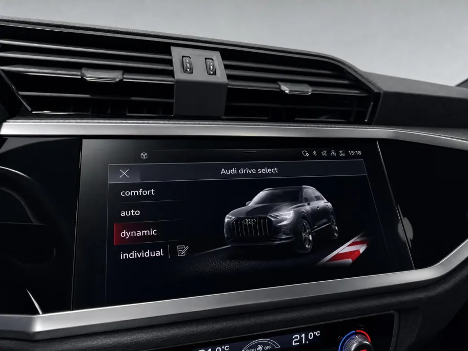Audi Q3 45 TFSIe 245pk S edition · Trekhaak Wegklapbaar · 360 Camera · Lederen Bekleding · Adaptive Cruise Control · Apple/Android Car Play · Elek. Achterklep · Keyless · 19'' Inch ·