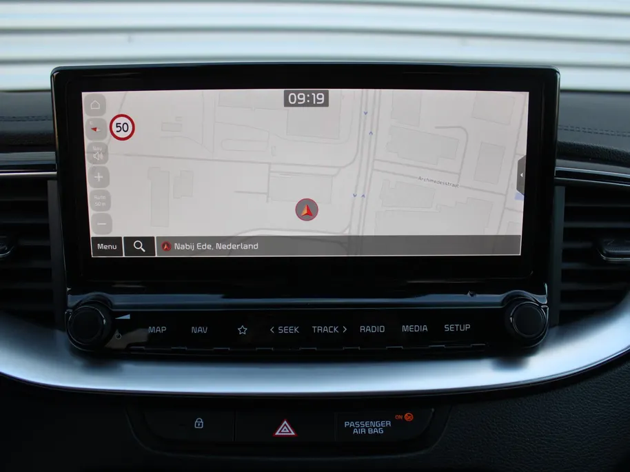 Kia Ceed 1.0 T-GDi DynamicPlusLine | Stuur-/stoelverwarming | Camera | Draadloos laden | LED | Dodehoek detectie | 16' LM |