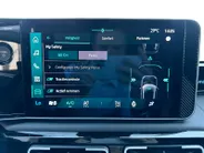Renault 4 comfort range iconic 52 kWh | Stuur- & Stoelverwarming | Sfeerverlichting | Apple Carplay & Android Auto | Harman & Kardon Audio | Camera | Navigatie | Parkeersensoren | Rijdende Demo | Beschikbaar vanaf November 2026
