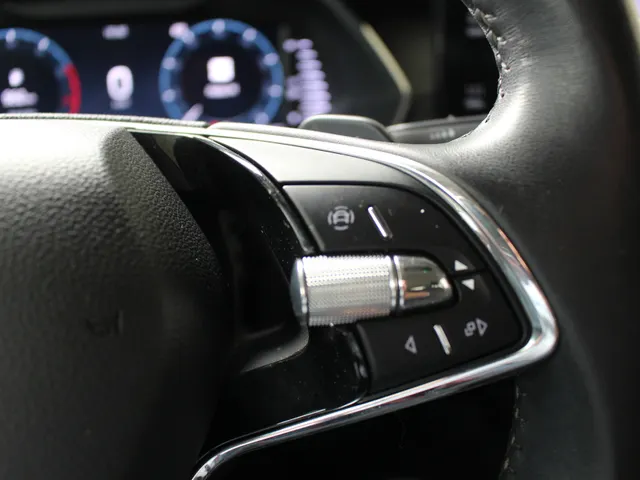 Škoda Octavia Combi 1.0 e-TSI Business Edition Navigatie | Parkeersensoren achter | Led verlichting | El. achterklep