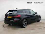 BMW 1 Serie Limousine 118i Sport Line Apple/Android draadloos | Automaat | Climate Con
