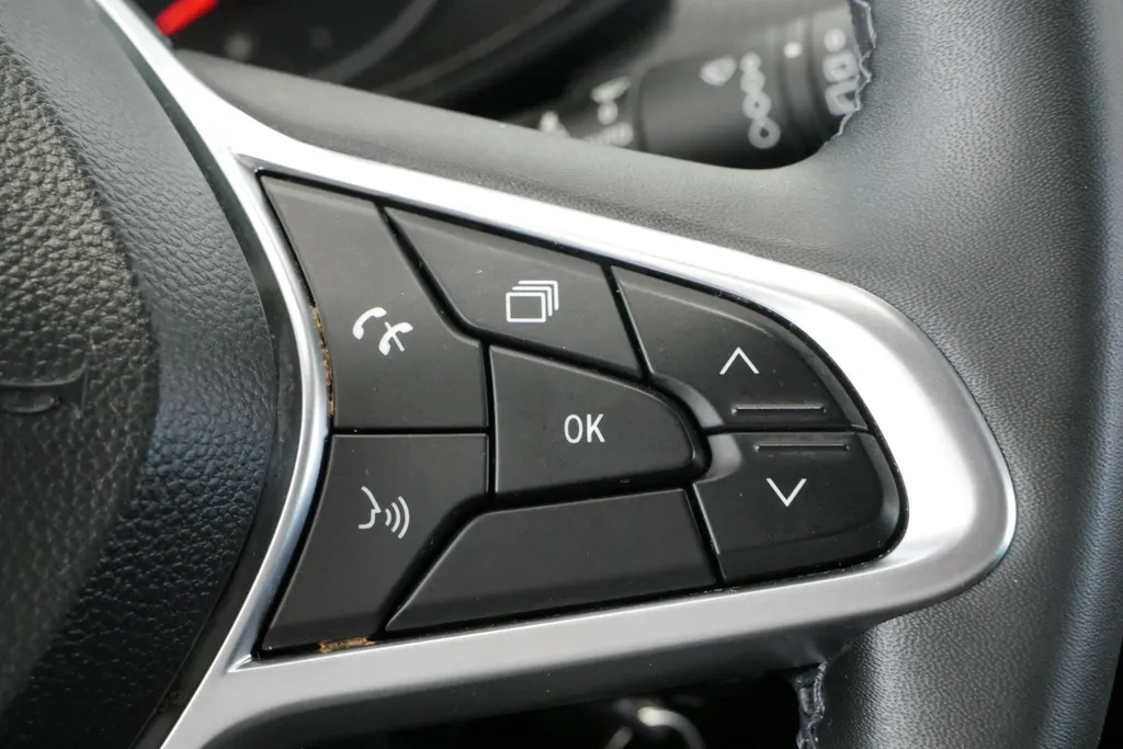 Renault Clio 1.0 TCe 90 Equilibre *Navigatie*Parkeersensoren*Cruise Control*Carplay*Zeer nette auto!